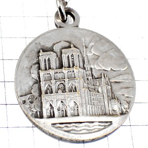 キーホルダー・パリのノートルダム寺院シルバー銀色  NOTRE-DAME MARIA JESUS PARIS FRANCE