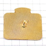 ピンバッジ・黄色いバッグ学校のカバン鞄ニワトリ雄鶏印ニコちゃん笑顔