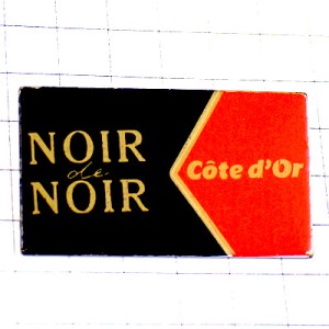 ピンバッジ・ブラックチョコレート赤黒コートドールお菓子 CHOCOLAT COTE-D-OR NOIR BELGIUM