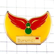 ピンバッジ・赤い翼みどり色の鳥 BURUNDI AFRICA