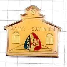 ピンバッジ・握手フランス軍ミリタリー大時計のある建物 FNACA SAINT-SAVINIEN FRANCE