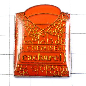 ピンバッジ・キャシャレルのシャツきちんと折りたたまれたシュミーズ服 CACHAREL SHIRT FRANCE