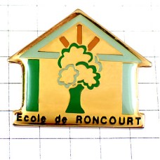 ピンバッジ・緑の木グリーン学校の校舎 ピンバッジ・緑の木グリーン学校の校舎