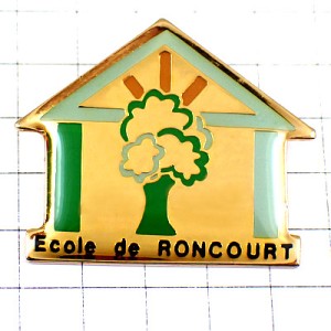 ピンバッジ・緑の木グリーン学校の校舎