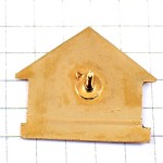 ピンバッジ・緑の木グリーン学校の校舎