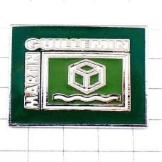 ピンバッジ・緑色のキューブ型グリーン立方体