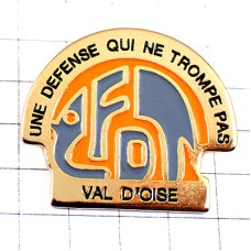 ピンバッジ・灰色のアルファベット VAL-D-OISE CFDT FRANCE ピンバッジ・灰色のアルファベット VAL-D-OISE CFDT FRANCE