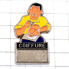 ピンバッジ・理容師カット中おじさん美容師ハサミ COIFFURE FRANCE