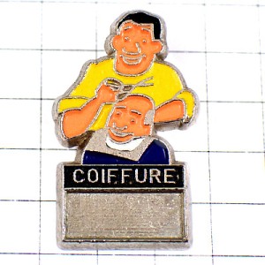 ピンバッジ・理容師カット中おじさん美容師ハサミ