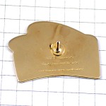 ピンバッジ・小さな村の風景ひろがる畑や青い空