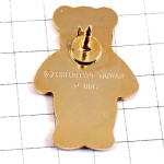 ピンバッジ・クマ熊のぬいぐるみ蝶ネクタイのテディベア