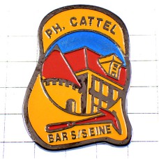 ピンバッジ・赤い屋根の古い家 BAR-S-SEINE HAMMER COMPAGNON FRANCE ピンバッジ・赤い屋根の古い家 BAR-S-SEINE HAMMER COMPAGNON FRANCE
