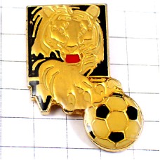 ピンバッジ・虎が前足をのばす球サッカーボール SOCCER TIGER