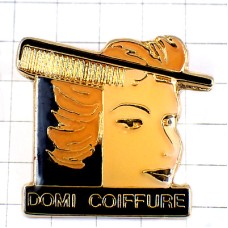 ピンバッジ・美容師のクシ道具カットモデル女の子の横顔 DOMI-COIFFURE FRANCE