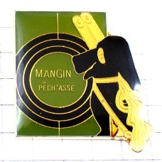 ピンバッジ・黒い猟犬と的ハンティング射撃