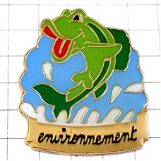 ピンバッジ・緑色の魚さかな環境保護