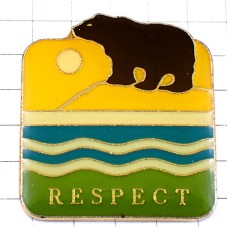 ピンバッジ・黒いクマ熊リスペクト RESPECT BEAR ピンバッジ・黒いクマ熊リスペクト RESPECT BEAR