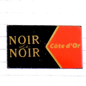 ピンバッジ・ブラックチョコレート赤黒コートドールお菓子 CHOCOLAT COTE-D-OR NOIR BELGIUM ピンバッジ・ブラックチョコレート赤黒コートドールお菓子 CHOCOLAT COTE-D-OR NOIR BELGIUM
