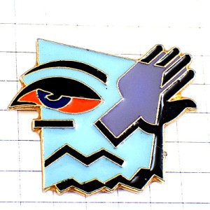 ピンバッジ・片目と片手キュービズム風