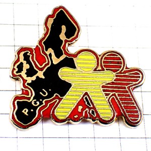 ピンバッジ・ヨーロッパの地図と人々赤と黄色 EUROPE MAP EUROPEAN-PEOPLE