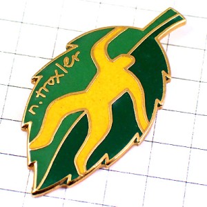 ピンバッジ・葉っぱに黄色い人ニクラウストロックスラー画スイスのグラフィックデザイナー NIKLAUS-TROXLER SWISS LEAVE