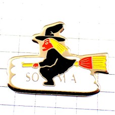 ピンバッジ・ホウキに乗る青い魔法使い魔女 SOMA WITCH ピンバッジ・ホウキに乗る青い魔法使い魔女 SOMA WITCH