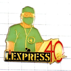 ピンバッジ・手術するお医者さん外科医ブルー手術着 L-EXPRESS MEDECIN DOCTOR SURGEON SURGERY FRANCE