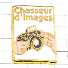 ピンバッジ・白い写真カメラ映像イマージュの狩人 CHASSEUR-D-IMAGE PHOTOGRAPHER FRANCE
