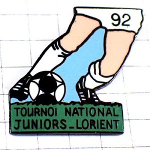 ピンバッジ・サッカー選手ボール球ドリブル