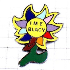 ピンバッジ・カラフルな花びらの花一輪 IME-BLACY COLORS FRANCE ピンバッジ・カラフルな花びらの花一輪 IME-BLACY COLORS FRANCE