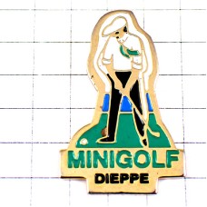 ピンバッジ・ゴルファー緑の芝ミニゴルフ場