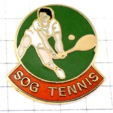 ピンバッジ・テニス選手レシーブ金色ラケット球ボール