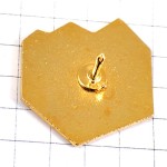 ピンバッジ・スキーヤー滑降アルプス雪山