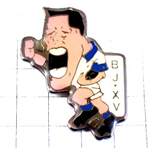 ピンバッジ・顎の長いラグビー選手ボールを持って走る