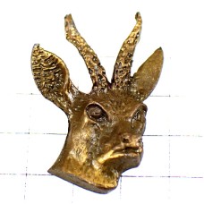 ピンバッジ・大きな角の鹿ハンティング狩猟ブロンズ色のシカ