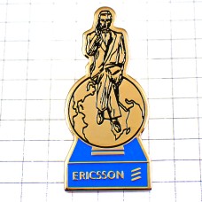 ピンバッジ・地球に腰掛けるスーツの男エリクソン社