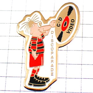 ピンバッジ・ボーダーシャツの男の子CDビデオ音楽映像