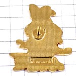 ピンバッジ・ジェットスキー水上バイクに乗るピンクの動物の女の子