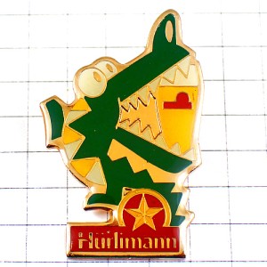 ピンバッジ・ビール酒ジョッキ大きな口のワニ鰐