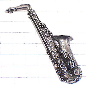 ピンバッジ・サックス楽器サクソフォン音楽ミュージック銀色シルバー SAXOPHONE SILVER
