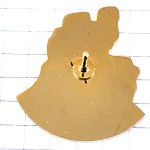 ピンバッジ・ビール酒樽の上の男