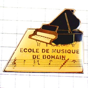 ピンバッジ・グランドピアノ音楽学校ミュージック楽譜