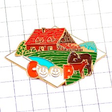 ピンバッジ・農場の風景ウシ牛COOPコープ ピンバッジ・農場の風景ウシ牛COOPコープ