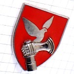 ブローチ・鳩シュバリエ騎士の甲冑の手と剣ミリタリー戦略空軍司令部フランス軍