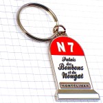 キーホルダー・国道7号線モンテリマール道路標示ヌガーお菓子シルバー銀色