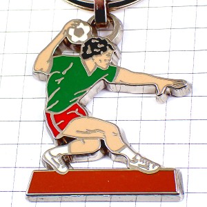 キーホルダー・ハンドボール選手グリーン緑色のシャツ