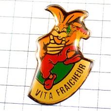 ピンバッジ・元気のいいウサギ兎と人参