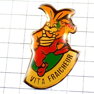 ピンバッジ・元気のいいウサギ兎と人参