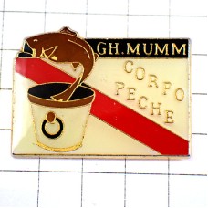 ピンバッジ・シャンパーニュ葡萄酒マム赤い線シャンパン魚 CHAMPAGNE-MUMM REIMS FRANCE