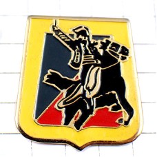 ピンバッジ・黒馬に乗る男の紋章 ピンバッジ・黒馬に乗る男の紋章